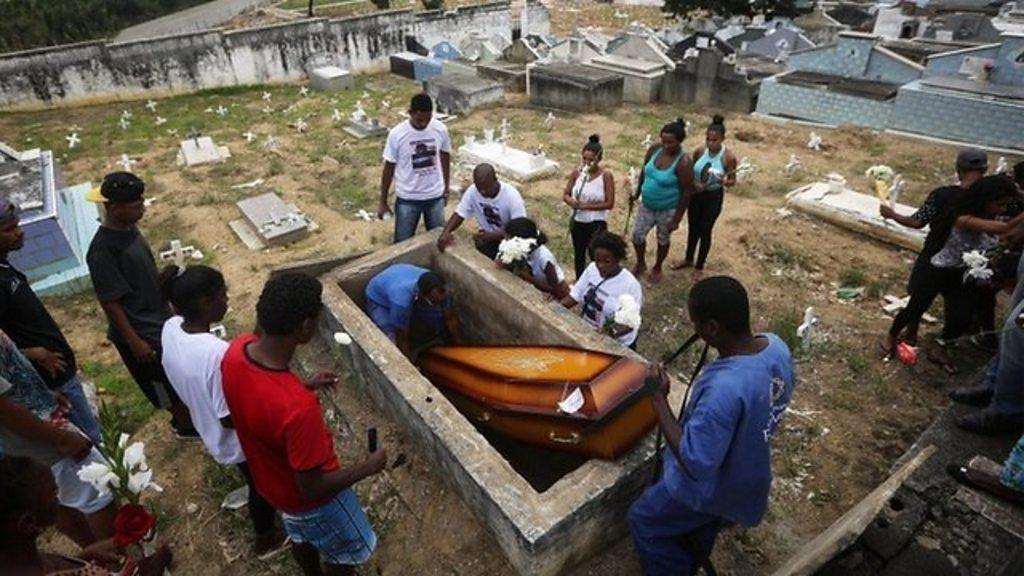 The casket of Leonardo Martins da Silva Junior, 22