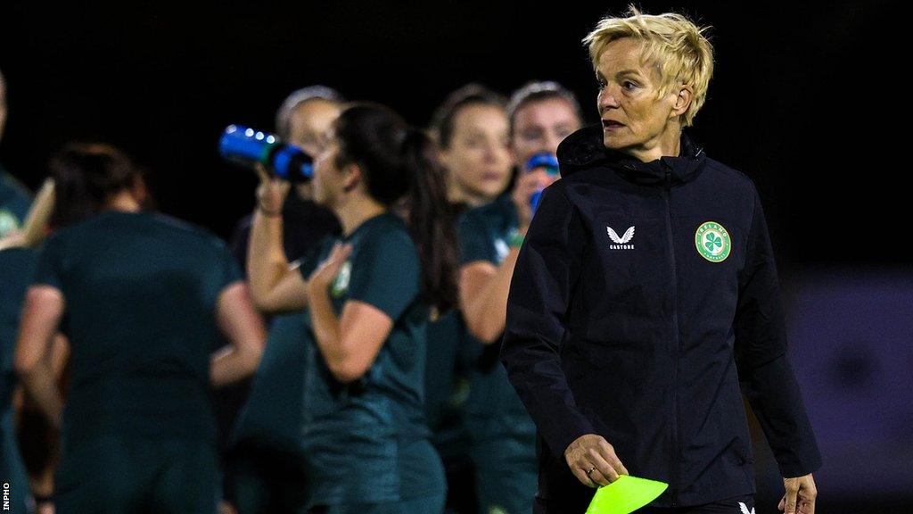 Vera Pauw at Ireland training