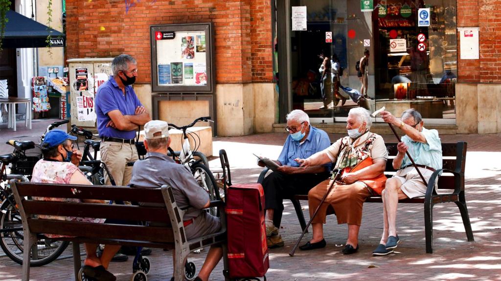 People chat in El Clot neighborhood in Barcelona, Spain, 22 July 2020