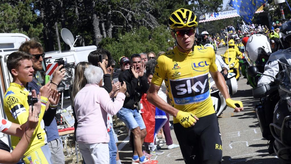 Chris Froome runs up Mont Ventoux