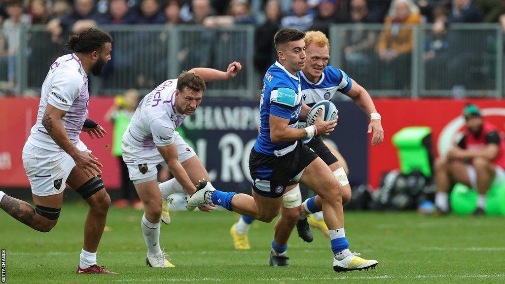 Scotland international Cameron Redpath has signed a new deal to stay at Bath.