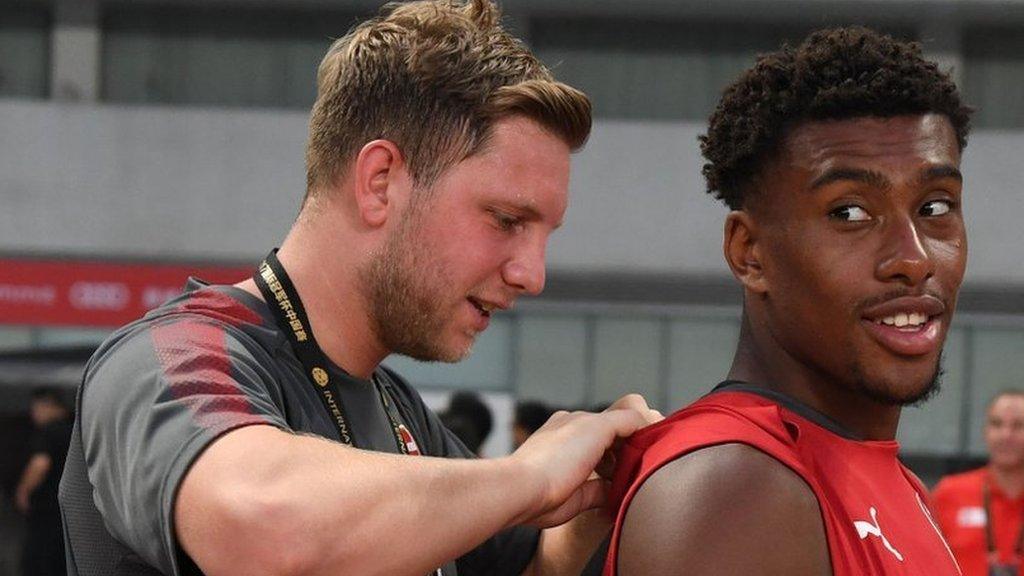 Arsenal analyst Ben Knapper (left) with Alex Iwobi before a training session in 2018