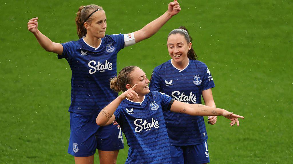 Ornella Vignola celebrates scoring connected her debut