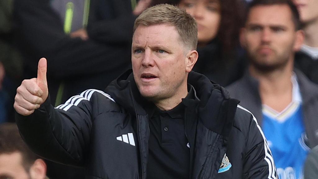 Newcastle boss Howe recovering from pneumonia