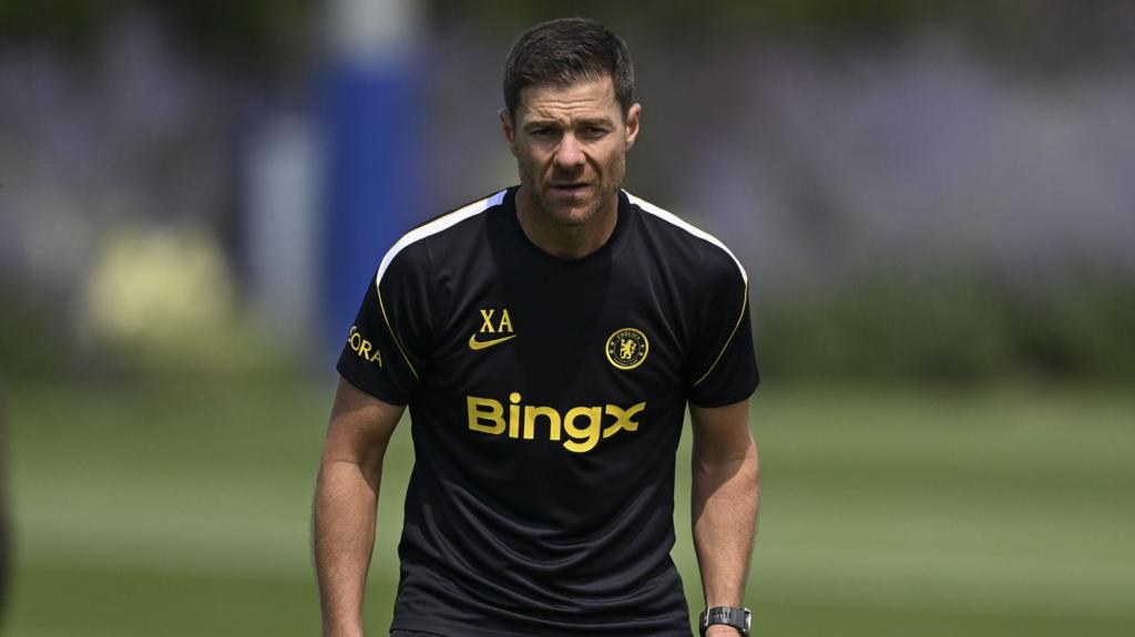 Xabi Alonso watches Chelsea training