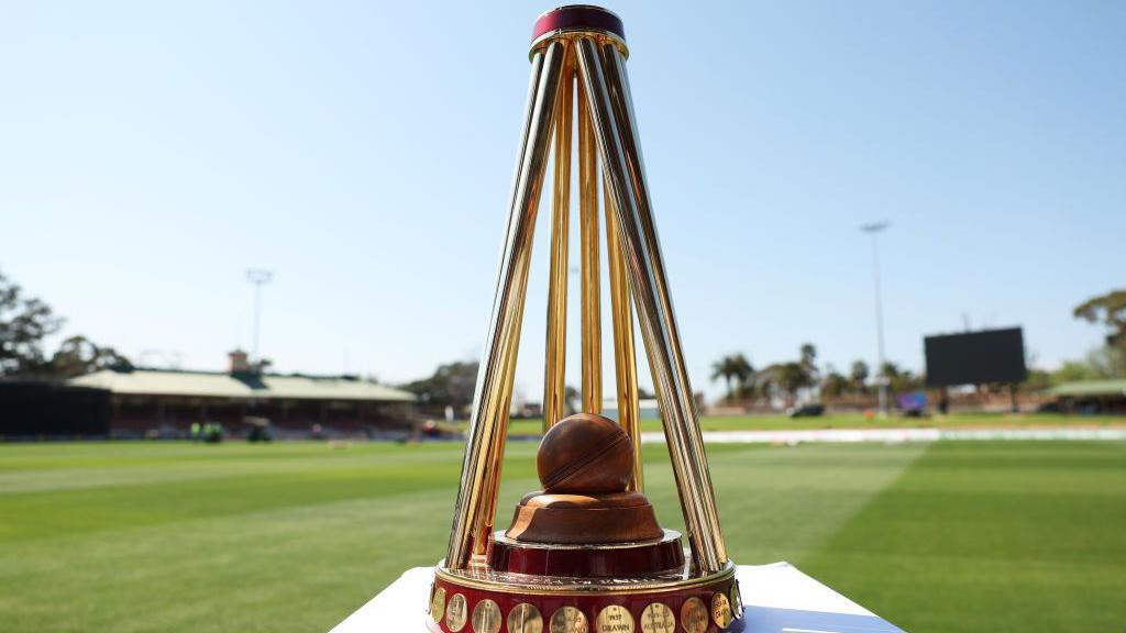 Women's ashes trophy.