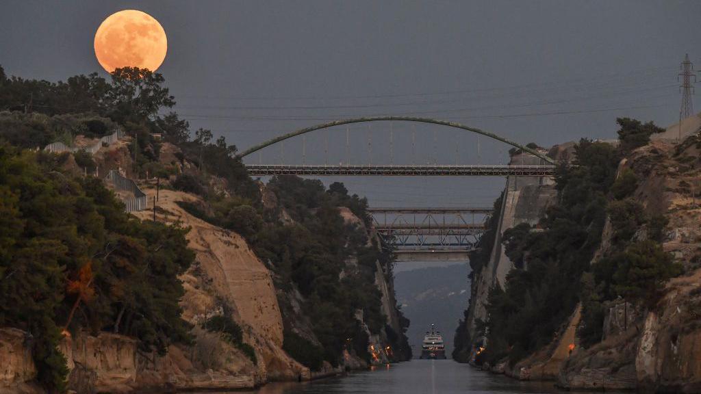 Strawberry Moon: Full Moon rises at famous sites over the world - BBC ...