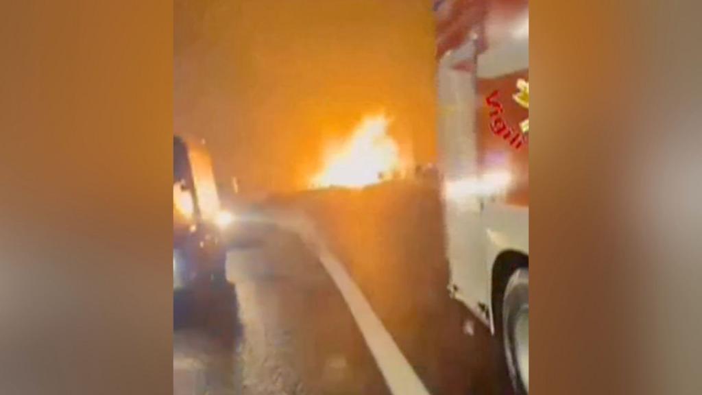 Tanklaster-Explosion auf italienischer Autobahn löst riesige Feuerwalze aus