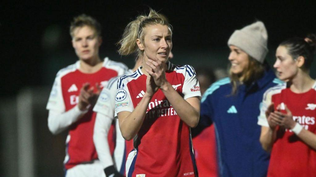 Leah Williamson claps with Arsenal's players