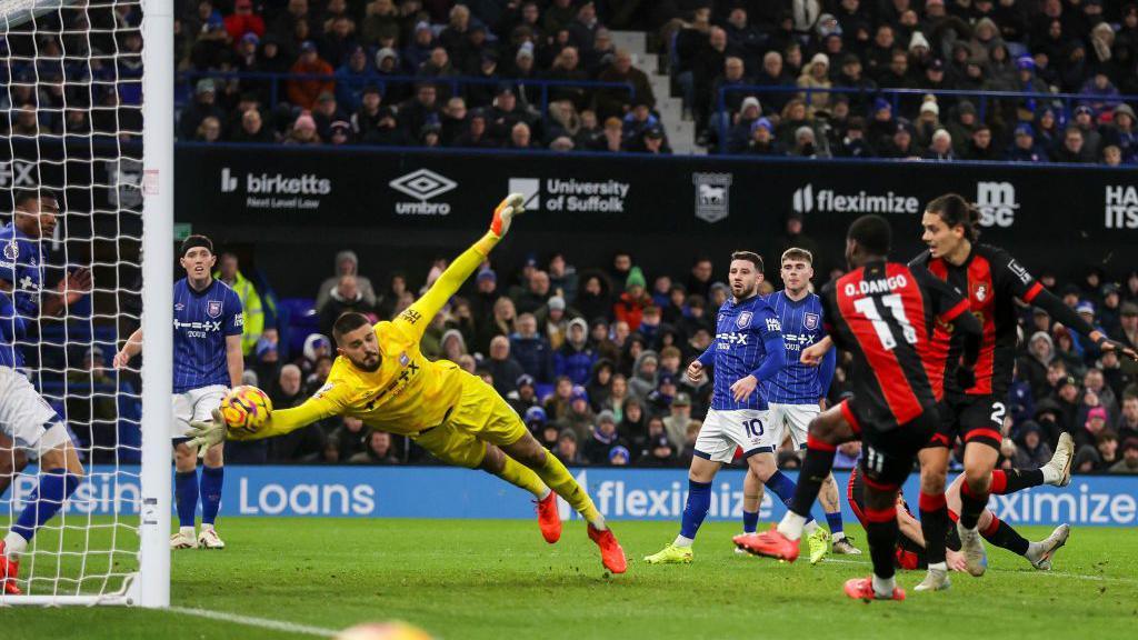 Dango Ouattara of Bournemouth scores a goal to make it 2-1 during the Premier League match between Ipswich Town FC and AFC Bournemouth at Portman Road.