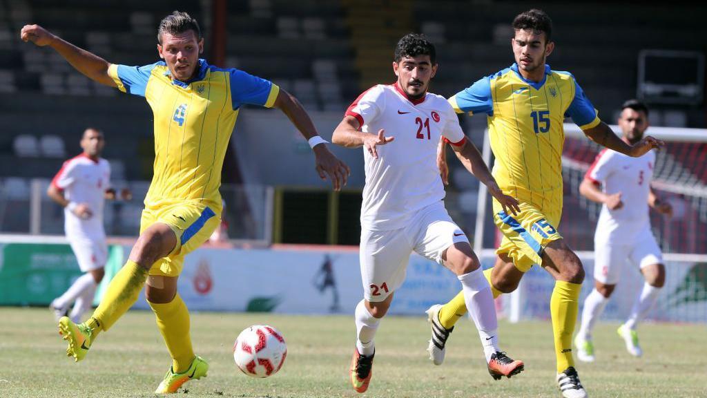 Imamettin Sunmez (21) of Turkey in action during the Men's final football match between Turkey and Ukraine.
