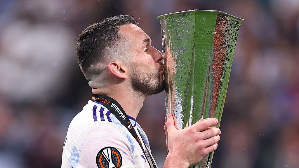 John McGinn kissing the Europa League trophy