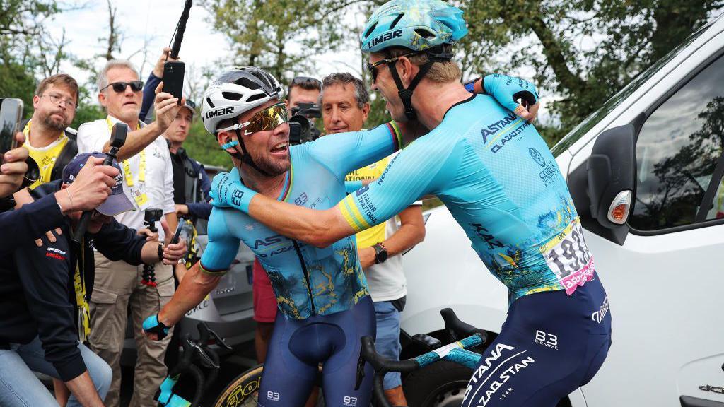 Mark Cavendish celebrates winning his 35th stage at the Tour de France