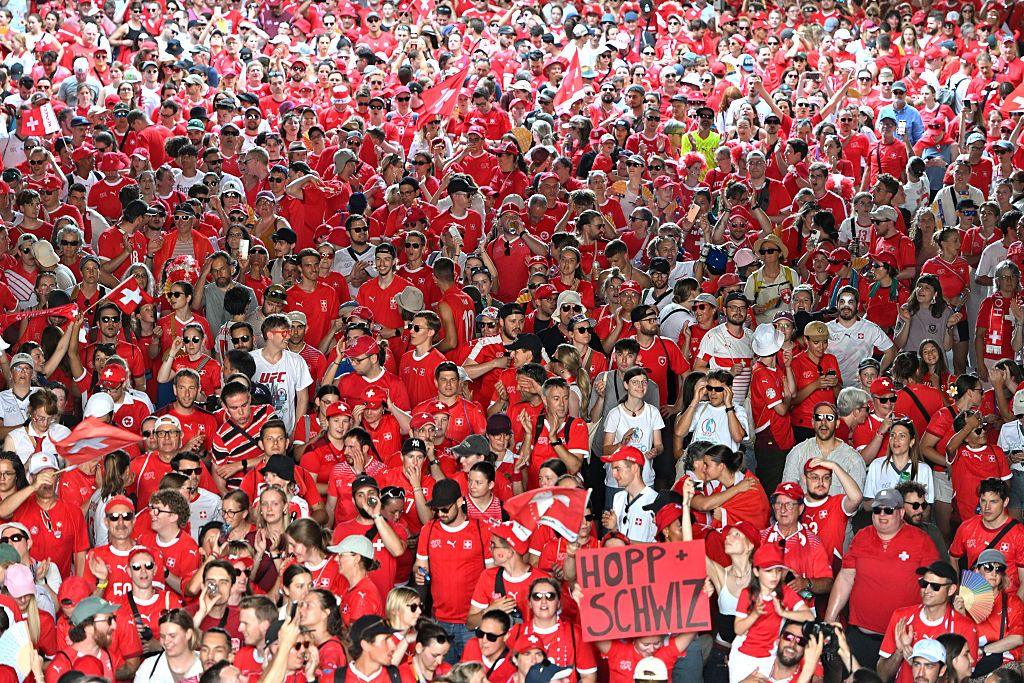 Switzerland fans march together