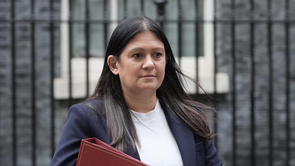 وزير خالف اللوائح في تعيين مراقب كرة القدم