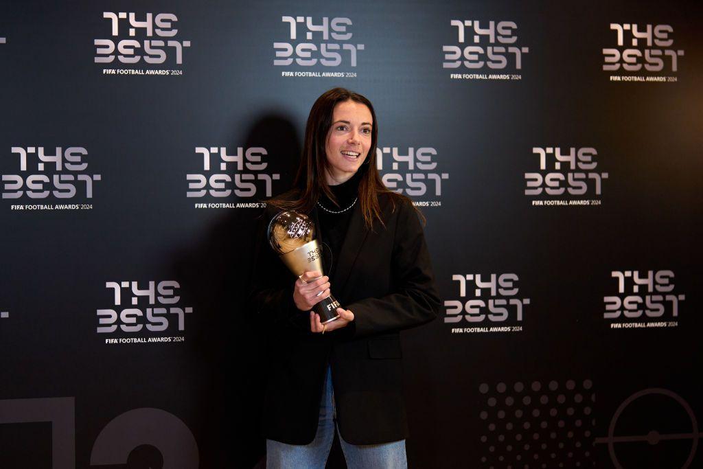 Bonmati with her best women's player award.