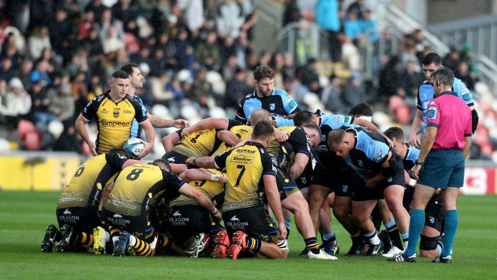 Caerdydd v Dreigiau