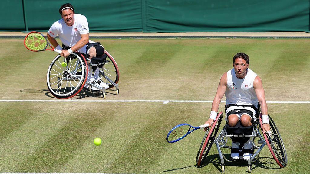 Gordon Reid & Alfie Hewett in action.