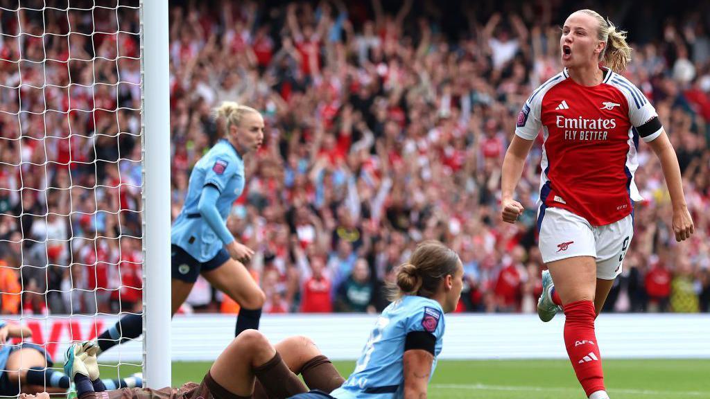 Beth Mead celebrates scoring against Manchester City