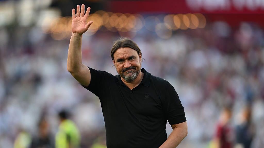Daniel Farke acknowledges the fans