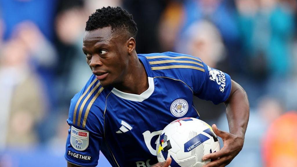 Patson Daka in action for Leicester City