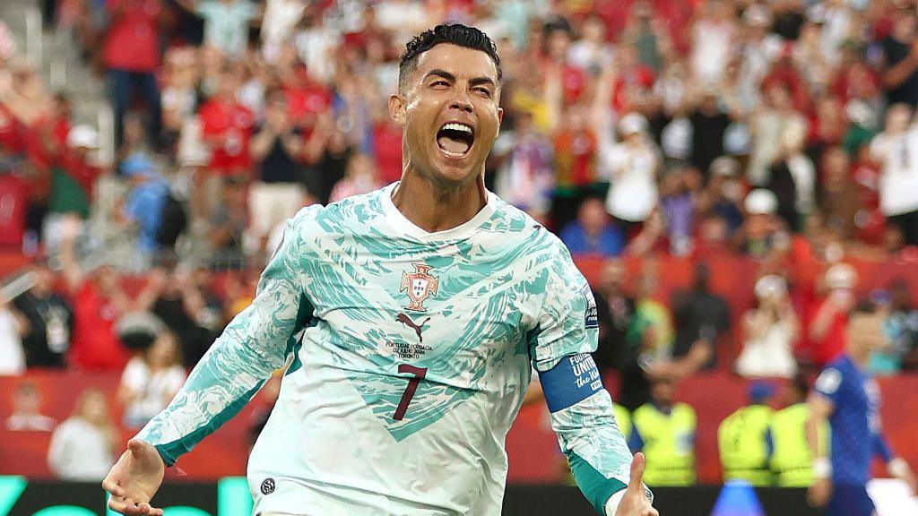 Cristiano Ronaldo yn dathlu sgorio dros Bortiwgal yn erbyn Croatia yng Nghwpan y Byd 2026