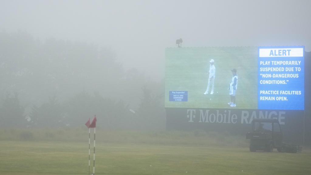 A view of the fog at Shinnecock Hills