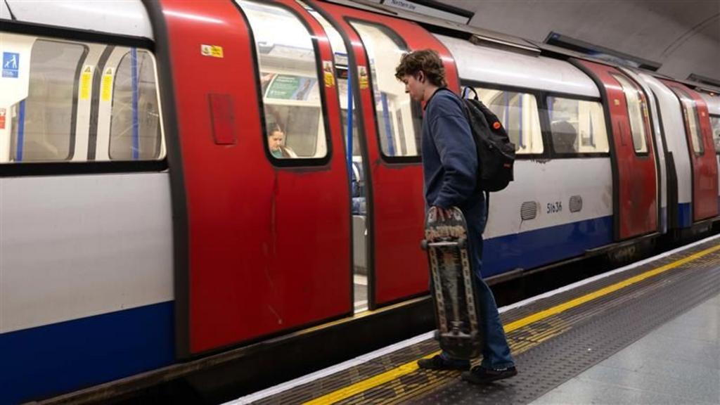 bbc.co.uk - Tube strikes latest: Disruption begins ahead of London drivers walkout