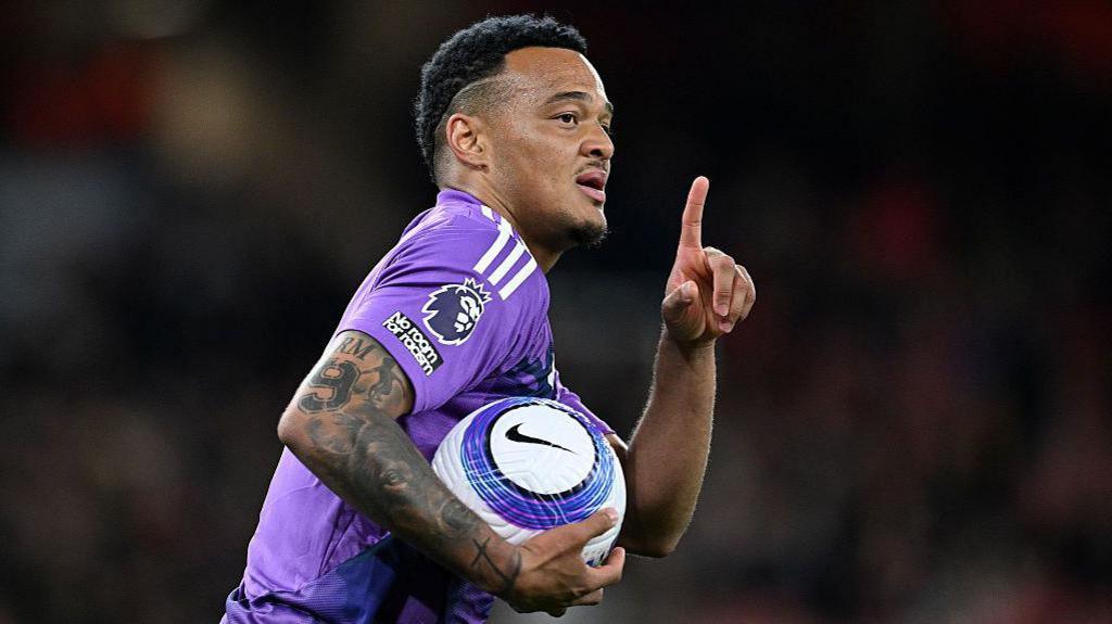 Rodrigo Muniz of Fulham celebrates scoring his team's first goal during the Premier League match between Arsenal FC and Fulham FC at Emirates Stadium