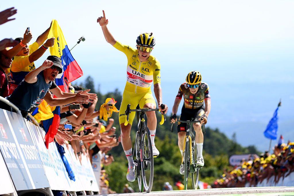 Pogacer in the tour de france with his arm raised