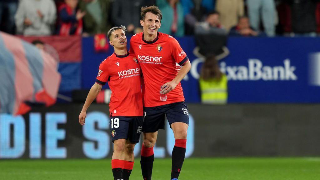 Bryan Zaragoza celebrates with Ante Budimir after scoring against Barcelona