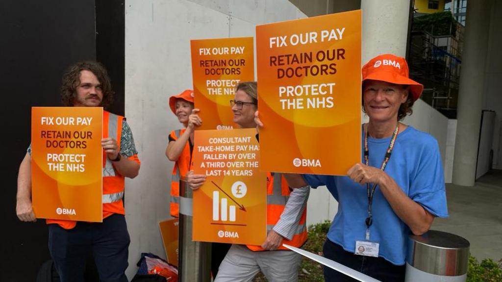 Consultants on strike in Brighton