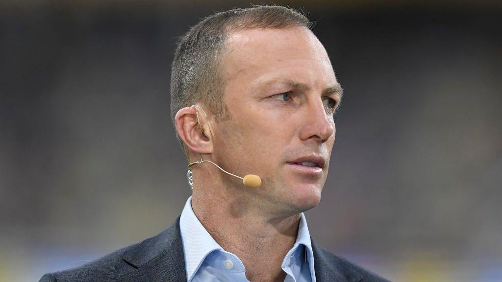 Darren Lockyer looks on