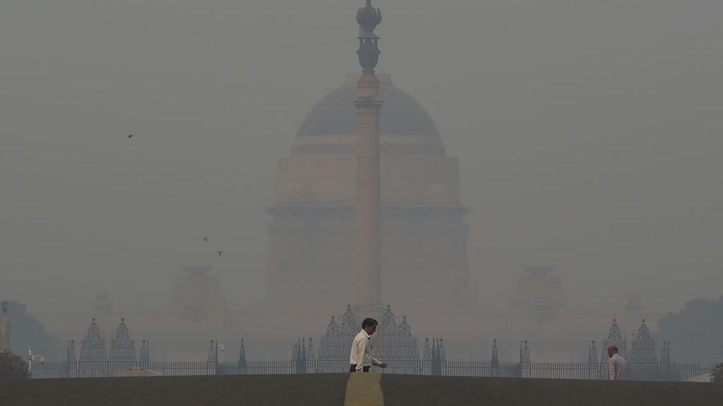 hazy background of delhi