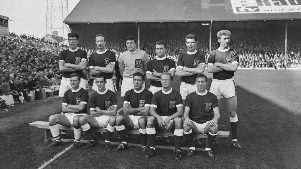 Wyn yn chwarae i Gymru