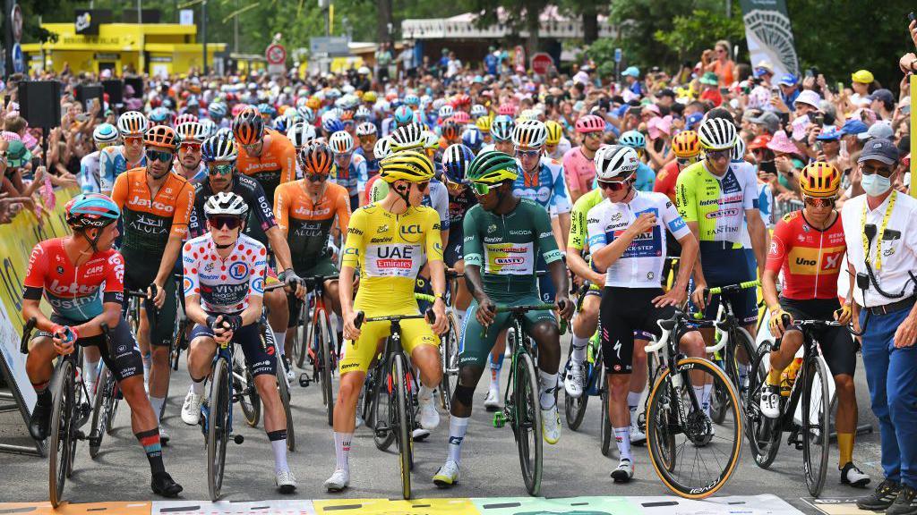 Riders line up for stage 19 of the Tour de France in 2024
