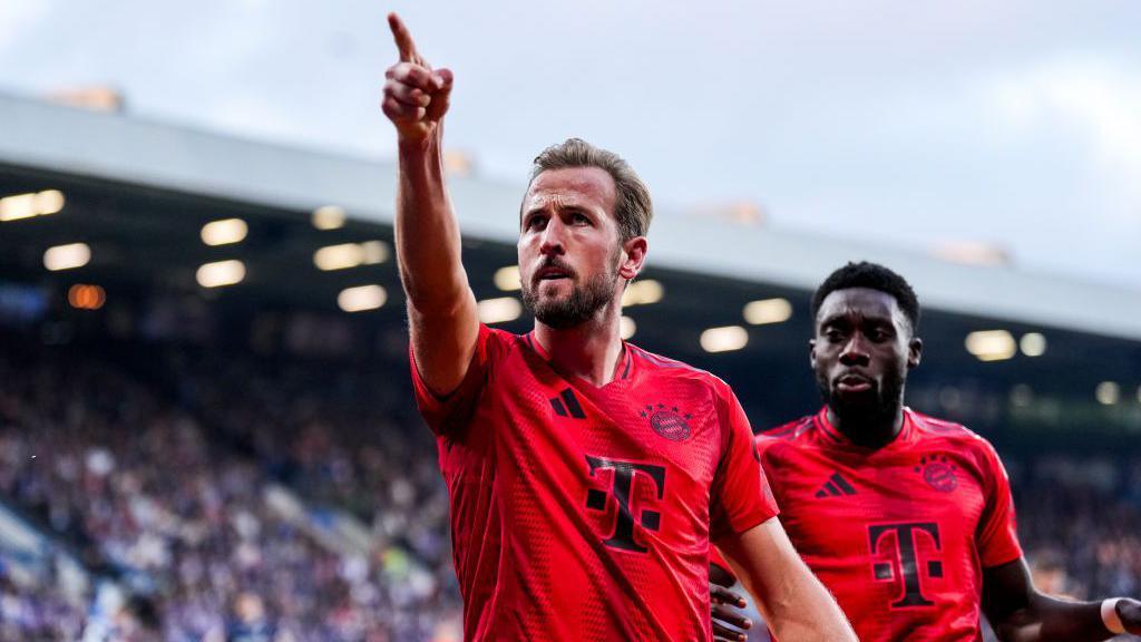 Harry Kane celebrates after scoring his team's third goal during the Bundesliga match between VfL Bochum 1848 and FC Bayern Munich