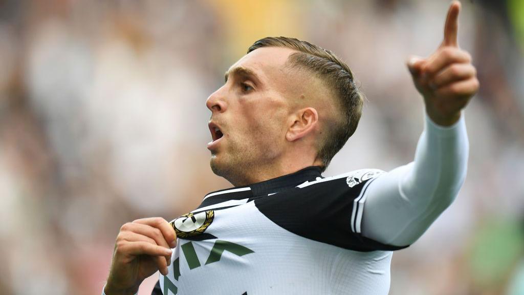 Gerard Deulofeu celebrates for Udinese