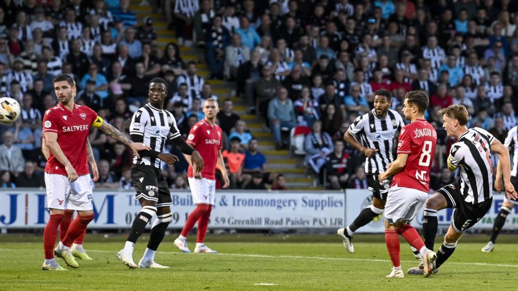 Mark O'Hara scores for St Mirren against Valur