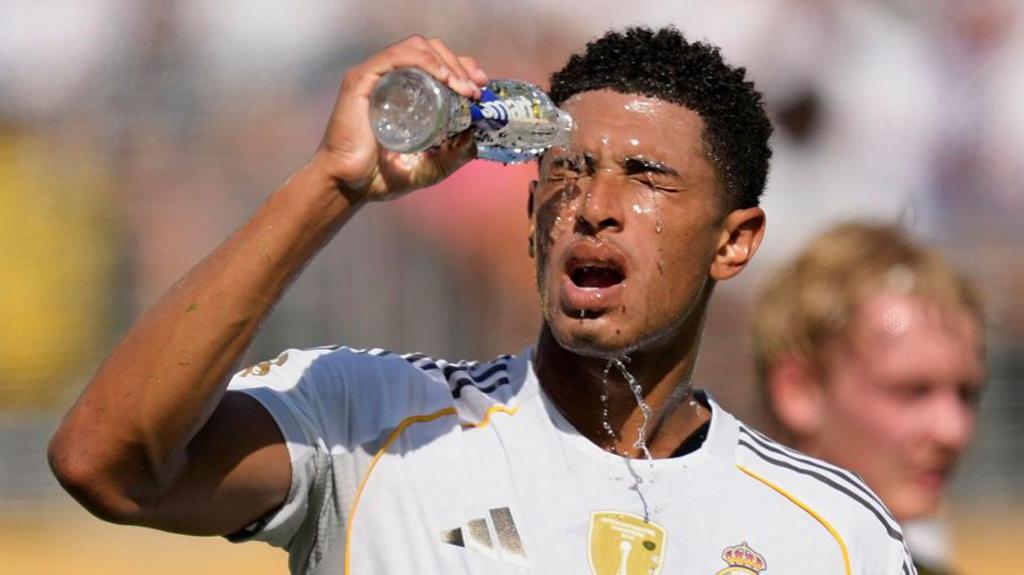 Jude Bellingham covering himself in water during the 2025 Club World Cup