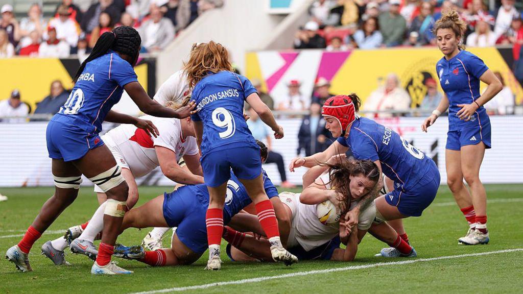 England about to score a try against France.