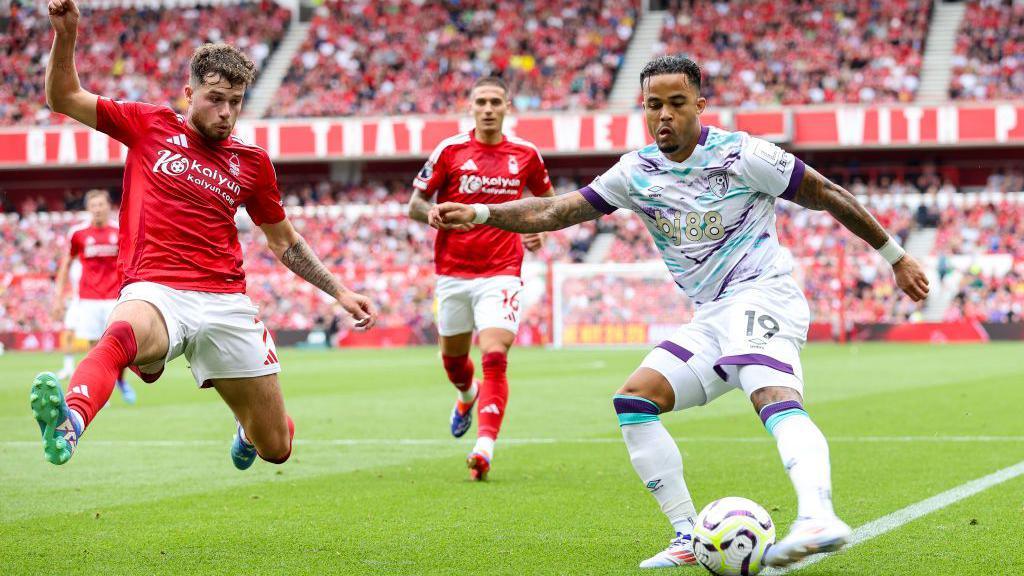 Nottingham Forest's Neco Williams and Bournemouth's Justin Kluivert