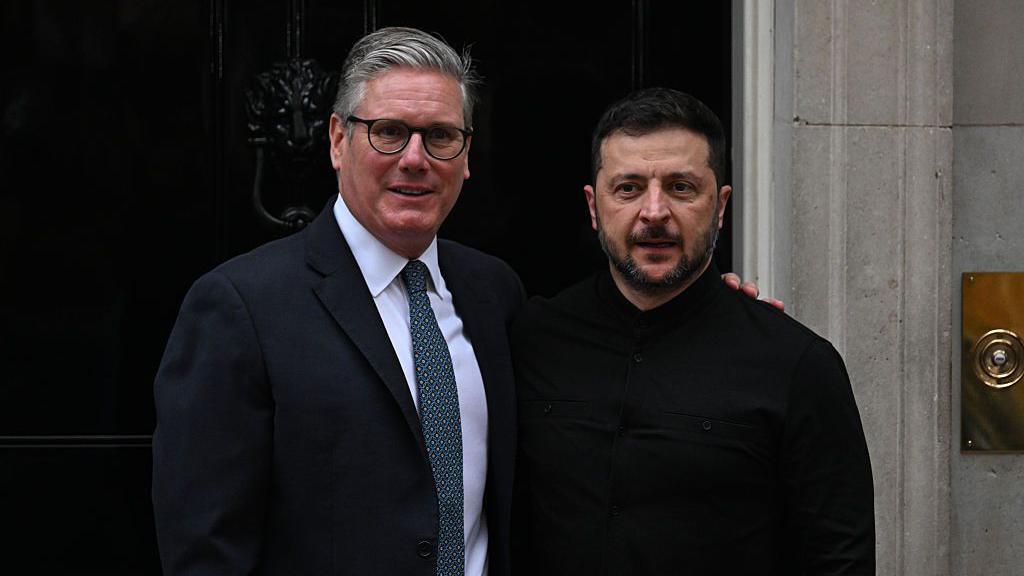 Sir Keir Starmer and Volodymyr Zelensky outside Downing Street.