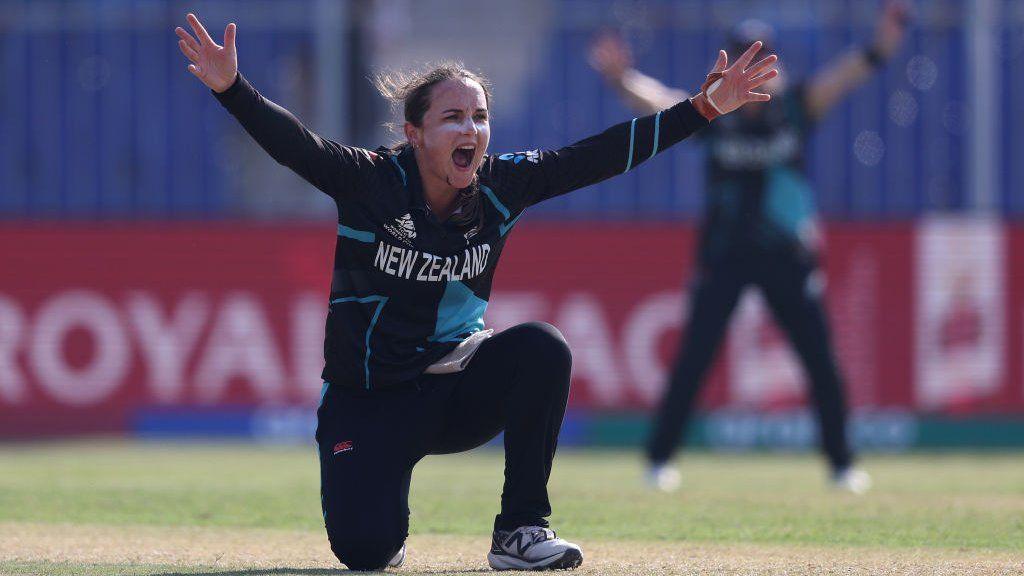 New Zealand bowler Amelia Kerr appeals