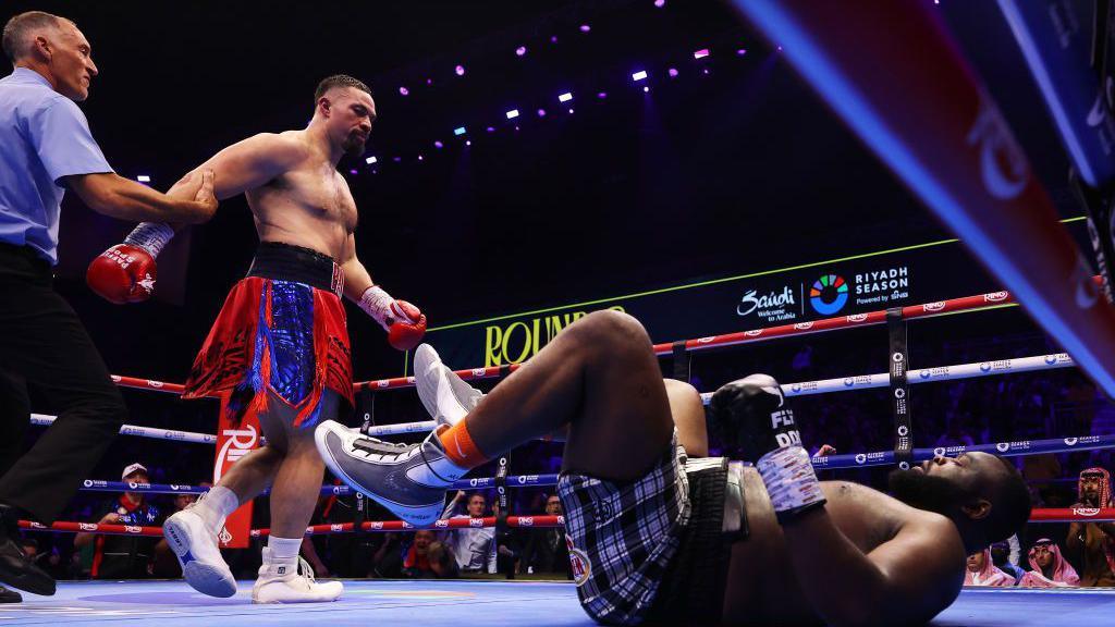 Joseph Parker floors Martin Bakole in Riyadh