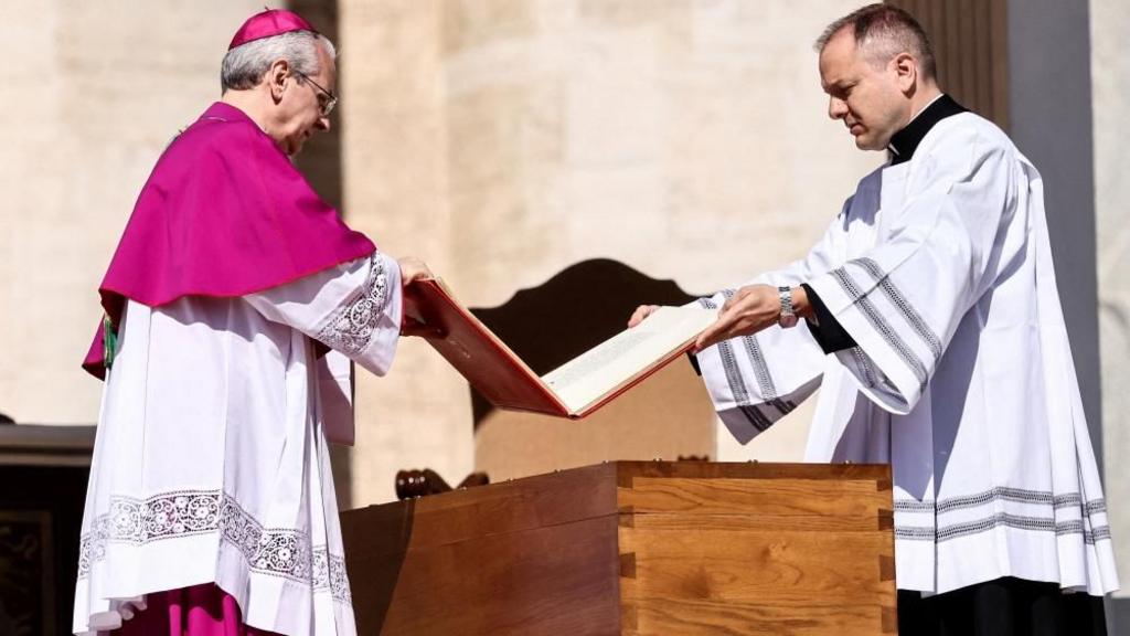 Papa Fransiskning dafn marosimi: Batafsil vizual sharh