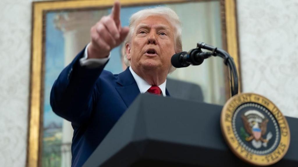 donald trump gestures