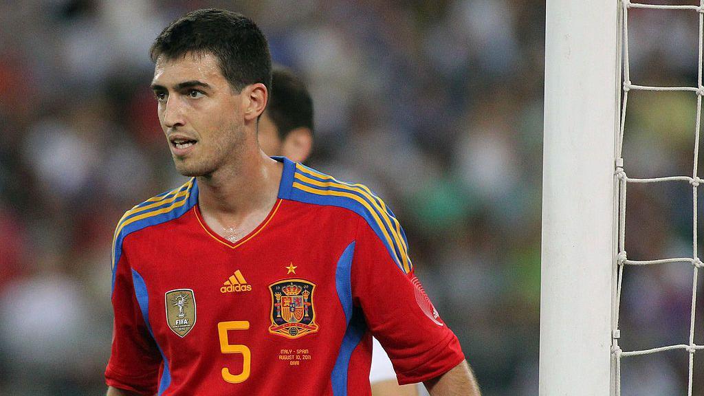 Iraola playing for Spain in 2011.