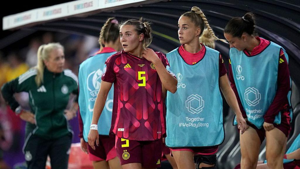 Carlotta Wamser and Giulia Gwinn