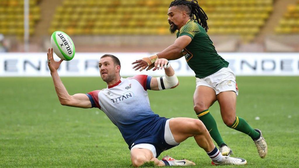 Harry Glover regathers the ball against South Africa